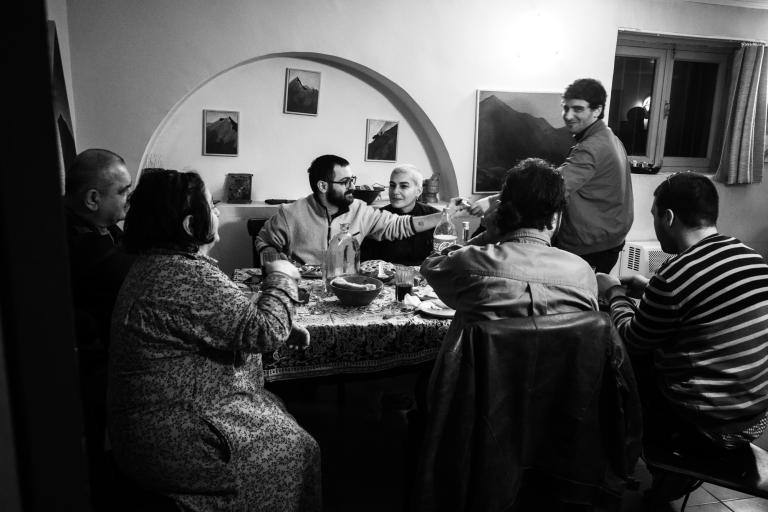 მეგობრების შეკრება სანდროსთან. თბილისი, 2025