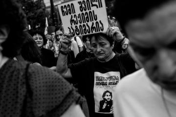 საპროტესტო მარში „მხოლოდ თავისუფალი არჩევნები, უარი რუსულ სპეცოპერაციას” თსუ-ს პირველი კორპუსიდან პა ...