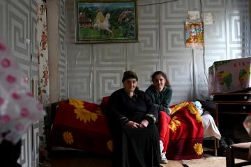 ლენა და ბებო სახლში.ზესტაფონი, 10 აპრილი, 2026