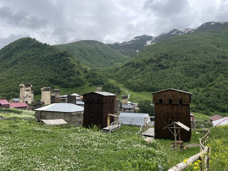 კოშკის ფორმის ხის კოტეჯები სოფელ მურყმელში.5 ივლისი, 2026