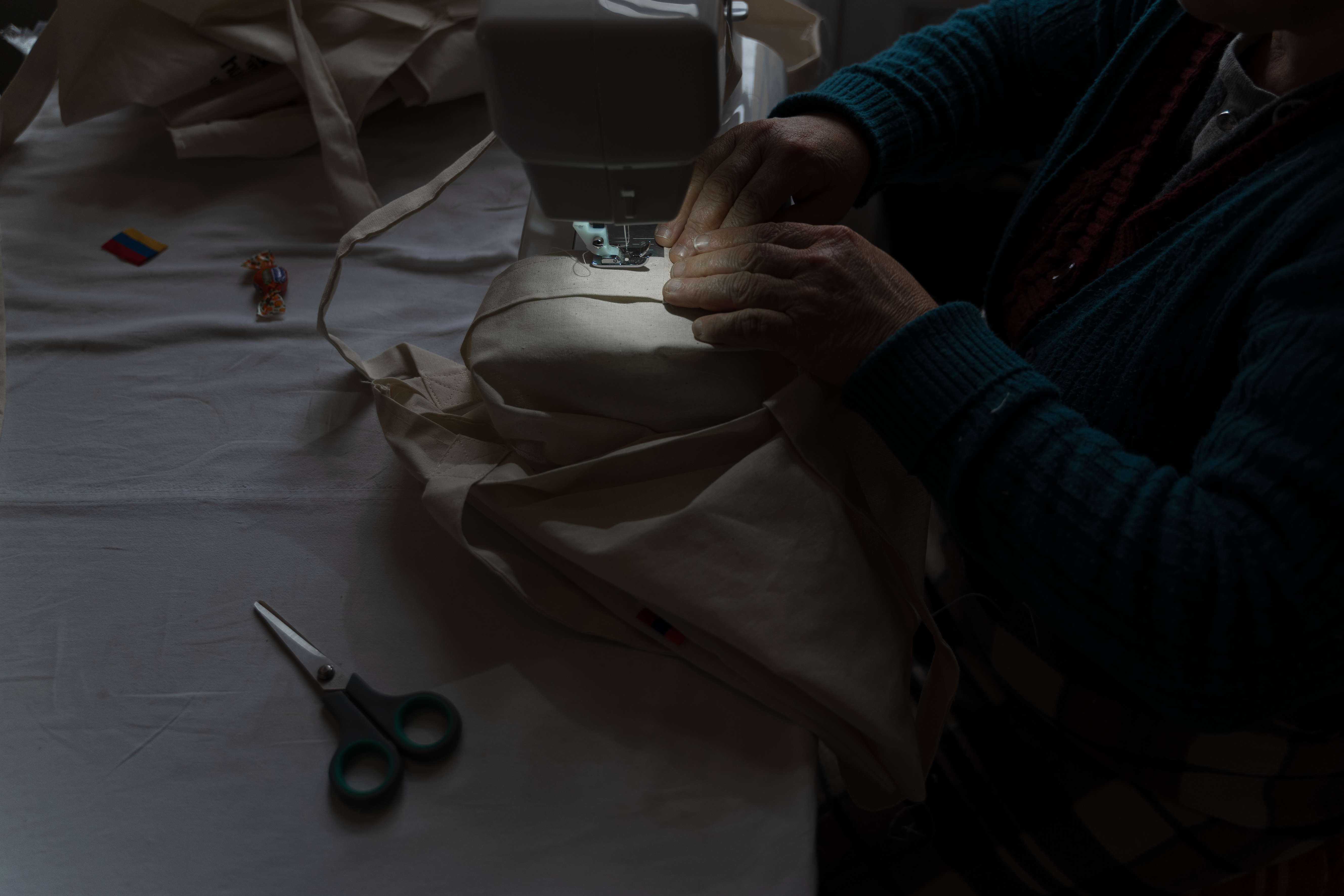 Volunteers trained the refugees who wanted to participate but didn’t know how to sew.